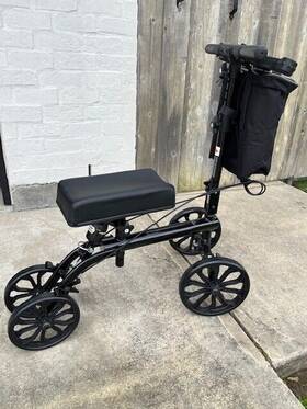 Fj2259kwsbl Flying Joy Flyingjoy Knee Scooter With Double Handbrake Supports 300 Lbs. - Great Condition
