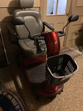 5yrs Golden Technologies 642896627741 - 3-wheel Scooter 350lb With 2keys. Old Rarely Used