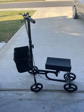Homcom 196393146729 Knee 4-wheeled Scooter - Blue Homcom 196393146729 Knee 4-wheeled Scooter - Blue