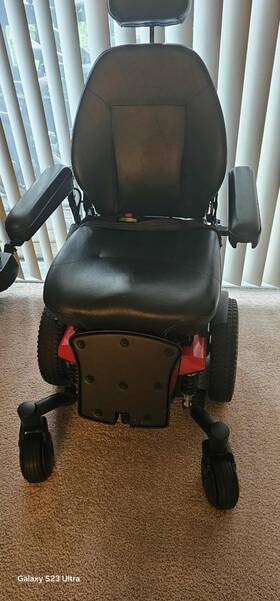 J600-es Pride J600 Es Powerchair And 4-wheeled Electric Scooter Padded Armrest Black/red