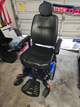 Q500m Quickie Power Wheelchair -with Captains Seat